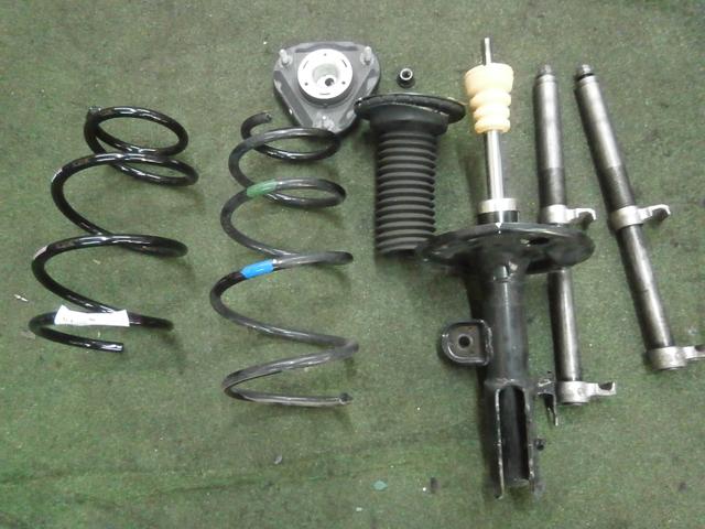 プリウスα ZVW41W 持ち込みダウンサス交換 大阪府東大阪市｜グーネット