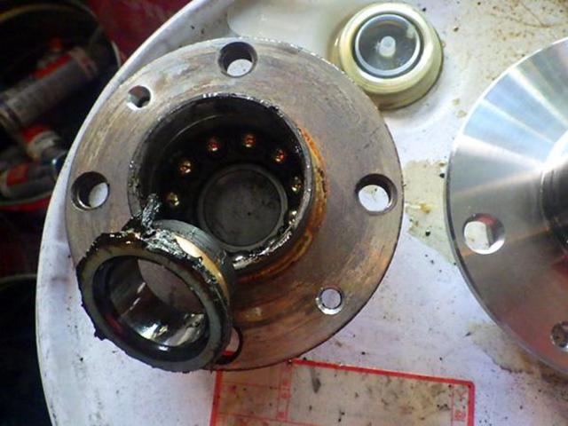 フィアット500 タイミングベルト交換＆ハブベアリング交換｜グー