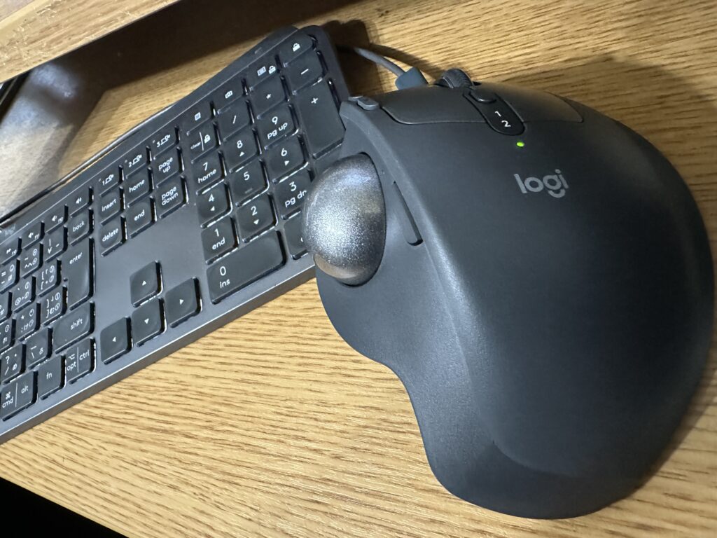 悪魔的存在のトラックボールマウス「ロジクール 静音 ワイヤレス