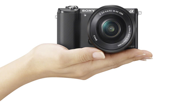 ミラーレス一眼カメラ『α5000』発売！世界最軽量小型で本格一眼の高