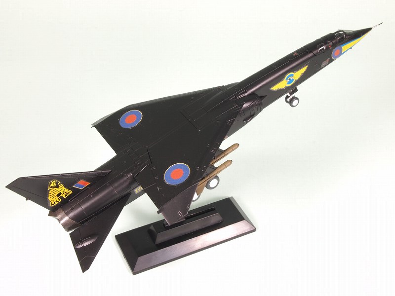 SN12「1/144 イギリス空軍 TSR.2 攻撃機仕様」 – ピットロード