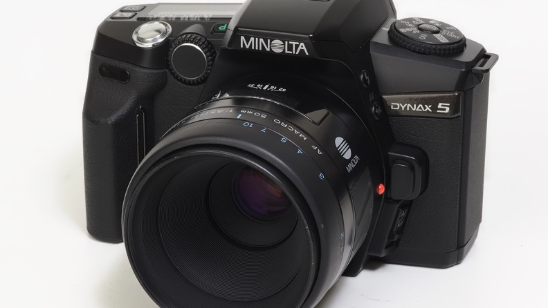 赤城耕一：第21回 AF一眼レフなのにフィルム巻き上げレバーが存在した