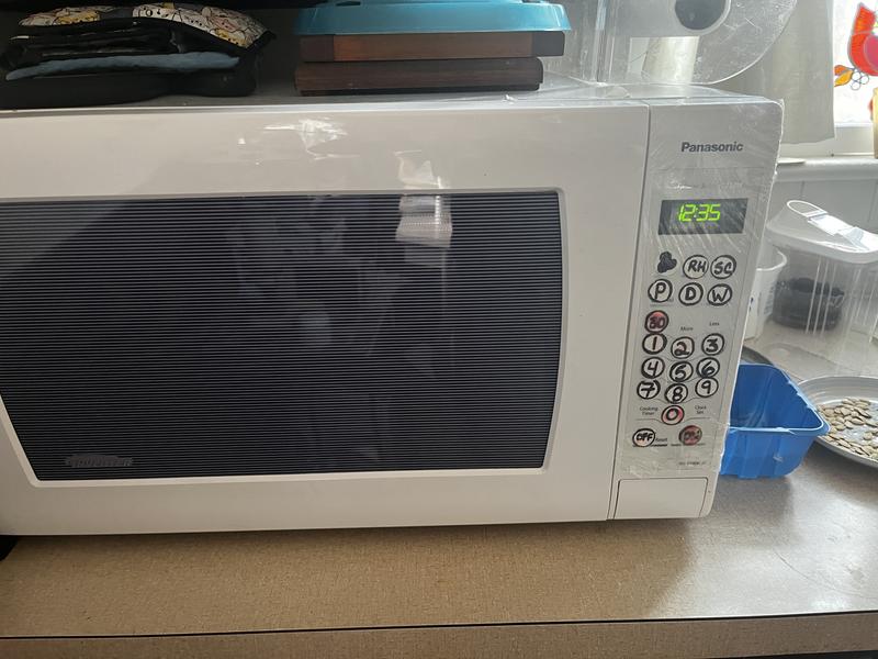 Panasonic Microwave Oven with Inverter Technology, 2.2 cu. ft