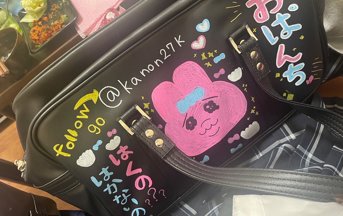 JKのスクバ落書き事情を発表♡可愛くデコるやり方や写真の撮り方も紹介