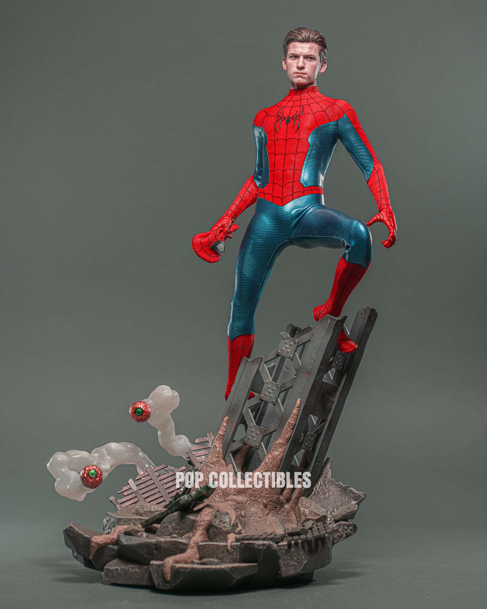 Hot Toys MMS680 Spiderman No Way Home Spiderman New Red and Blue