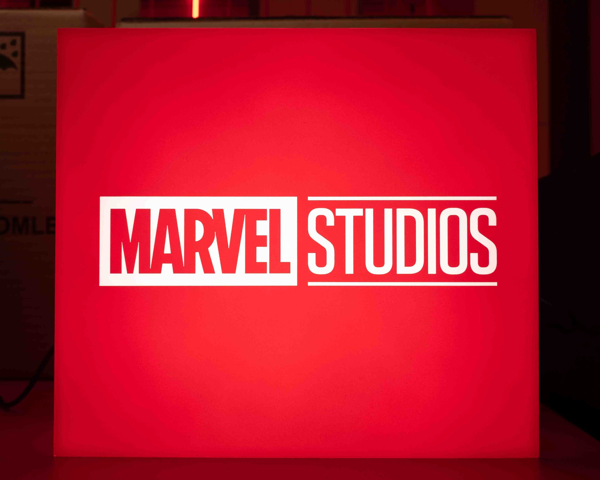 Hot toys Marvel Studios Square Lightbox Red – Pop Collectibles