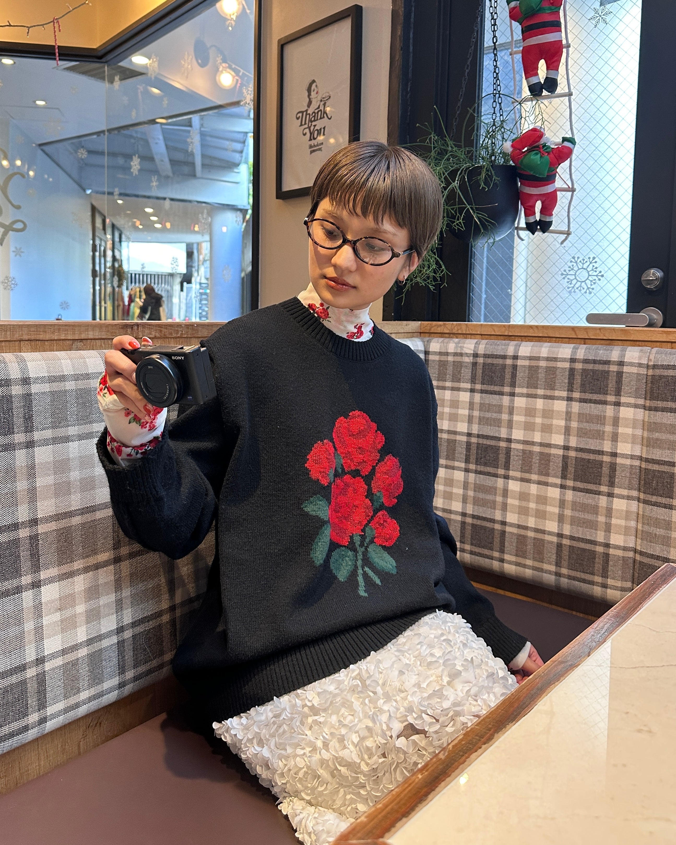 Red bouquet see-through tops (High / Round neck)