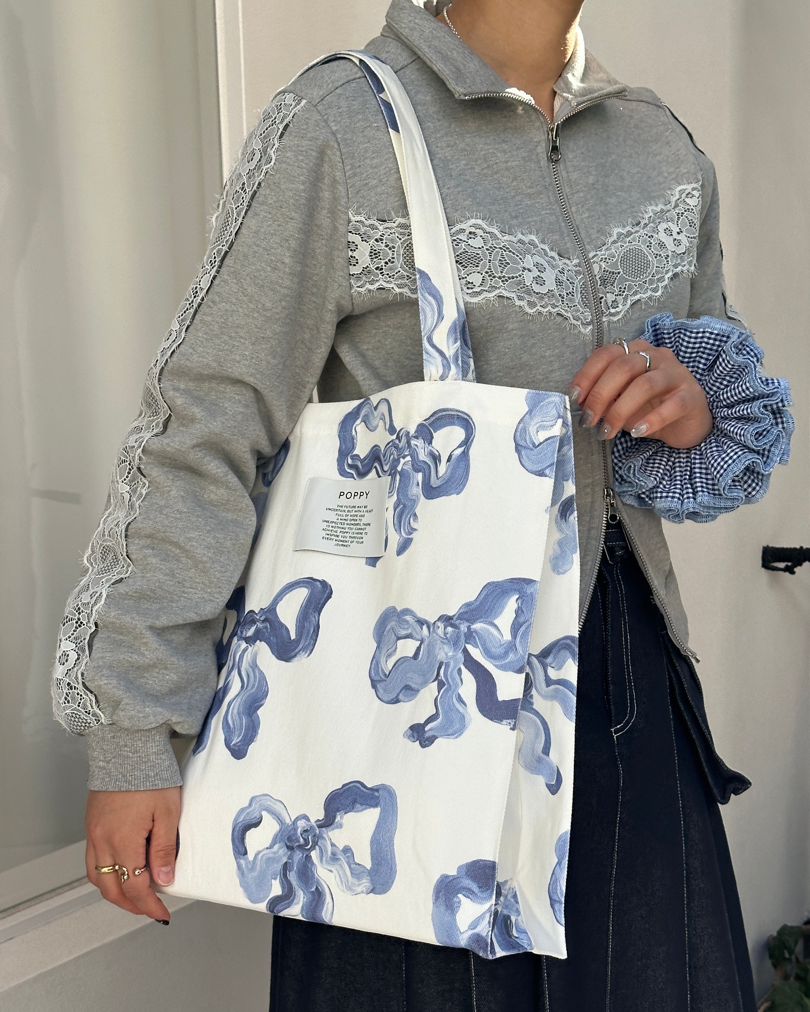 Blue ribbon tote bag