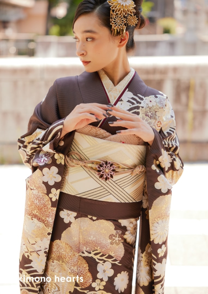 伝統古典】FL-C303｜茶色に吉祥文様が描かれた上品な古典柄振袖