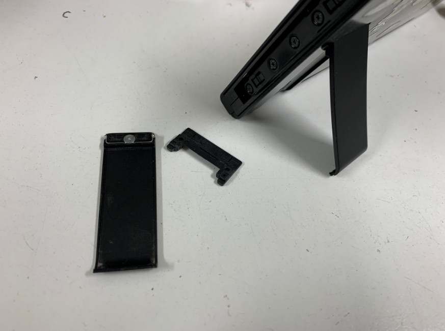 Switchのスタンドが取れた】修理価格3500円で折れにくいチタン製に変更