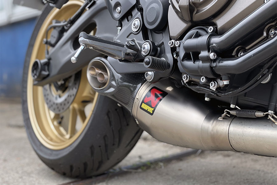 AKRAPOVIC】YAMAHA XSR700 22年モデル用アクラポビッチJMCAマフラーの