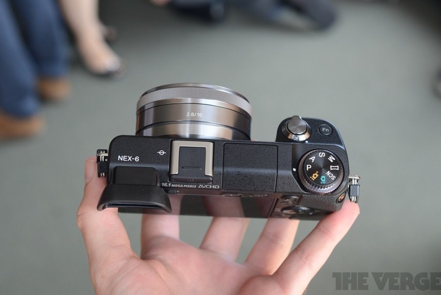 Sony NEX-6 official: $850 mirrorless camera with Wi-Fi and three