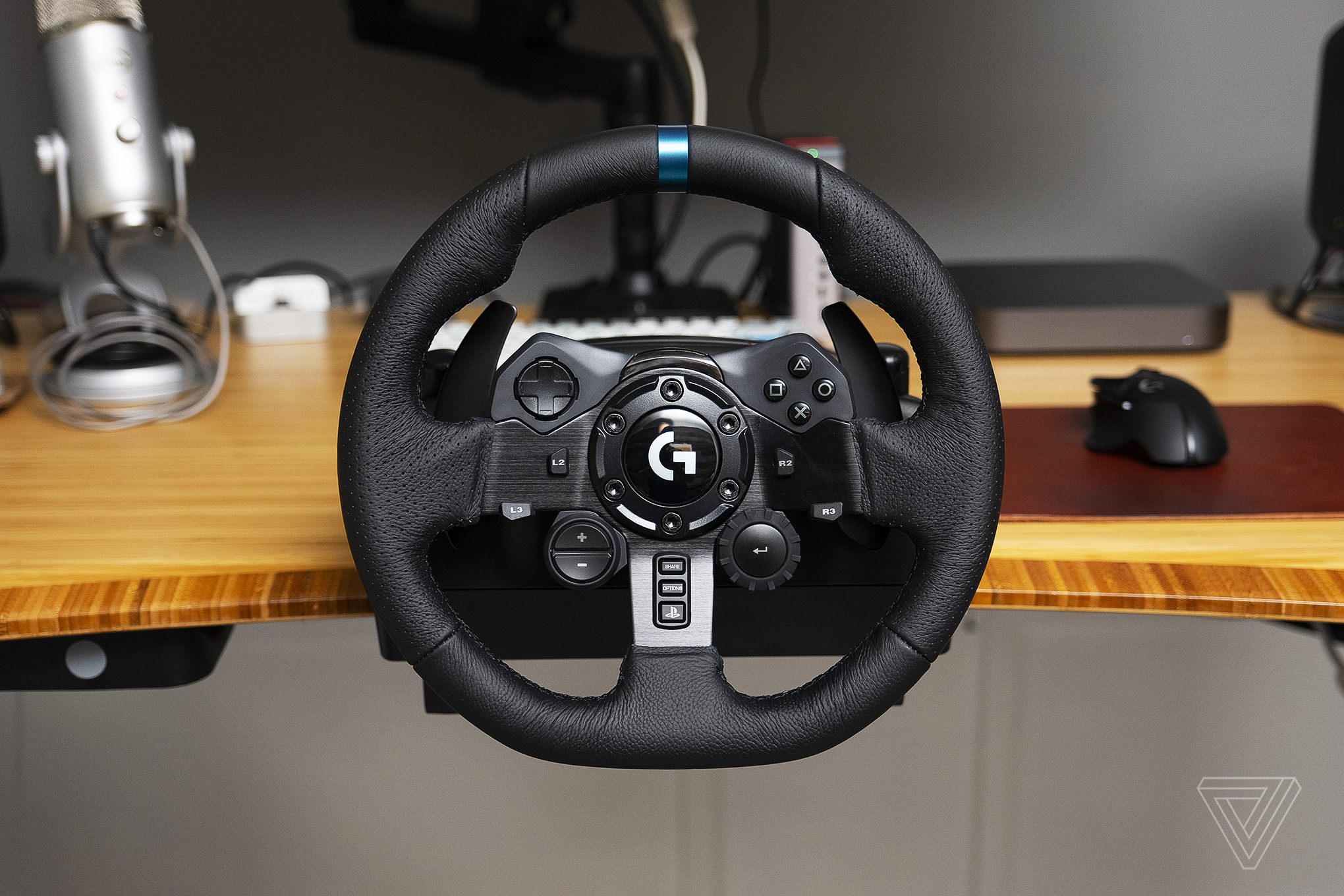 Logitech's new G923 racing wheel comes with an advanced force