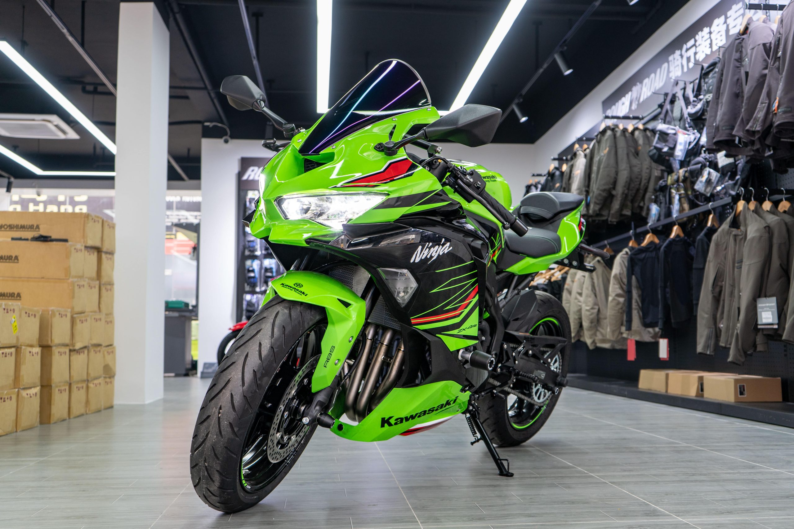 WEBIKE率先揭开神秘面纱！Kawasaki ZX-4RR实车开箱介绍