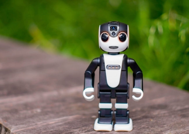 ロボットスタート、シャープ株式会社と共にロボホン（RoBoHoN）の