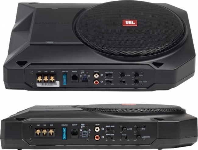 JBLオートモーティブ新商品 フロントシート下に収まる省スペース設計