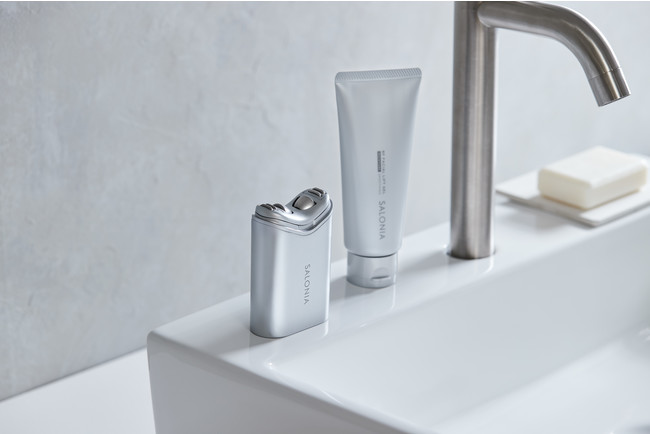 まるでエステ、たった5分、グイっと引き上げリフトケア*美顔器！ RF