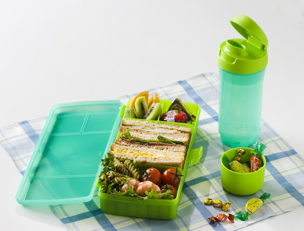 春を感じるさわやかなグリーン タッパーウェアでエコなアウトドアを