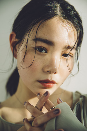 くすみ知らずのしっとりなめらかな上品肌に！ みずみずしい付け心地の