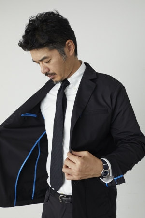 今話題の「スーツに見える作業着」に新感覚ビジネススーツ登場！ ヒゲ