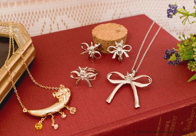 黒猫のジジをモチーフにした「魔女の宅急便」のアクセサリーシリーズが