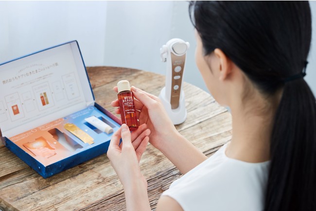 家庭用美顔器「メガビューティ」から、初の化粧品セット発売 | 株式
