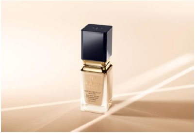 クレ・ド・ポー ボーテ2021年春夏 ―そのつや肌は、隠しきれない光を