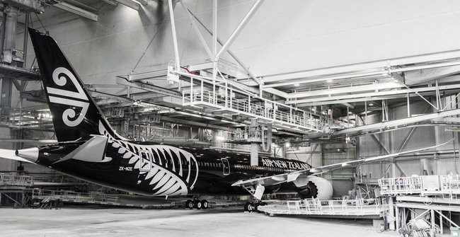 ニュージーランド航空 オールブラックの特別塗装787－9型機をシアトル