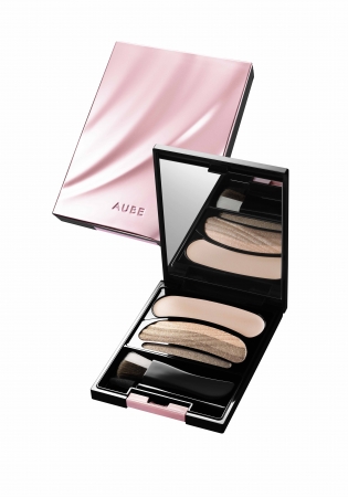 オーブ”ブラシひと塗りシャドウ”がよりなめらかな仕上がりに