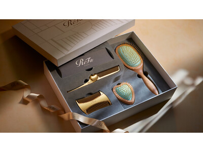 ゴールドコーティングを贅沢に施したヘアブラシとコームを4点セットに