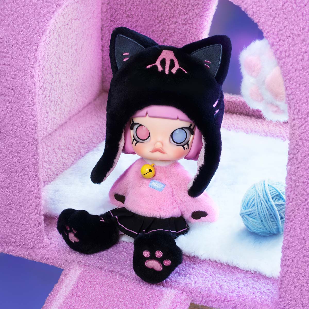 MOLLY Peekaboo 1/8 Action Figure - POP MART (Japan)