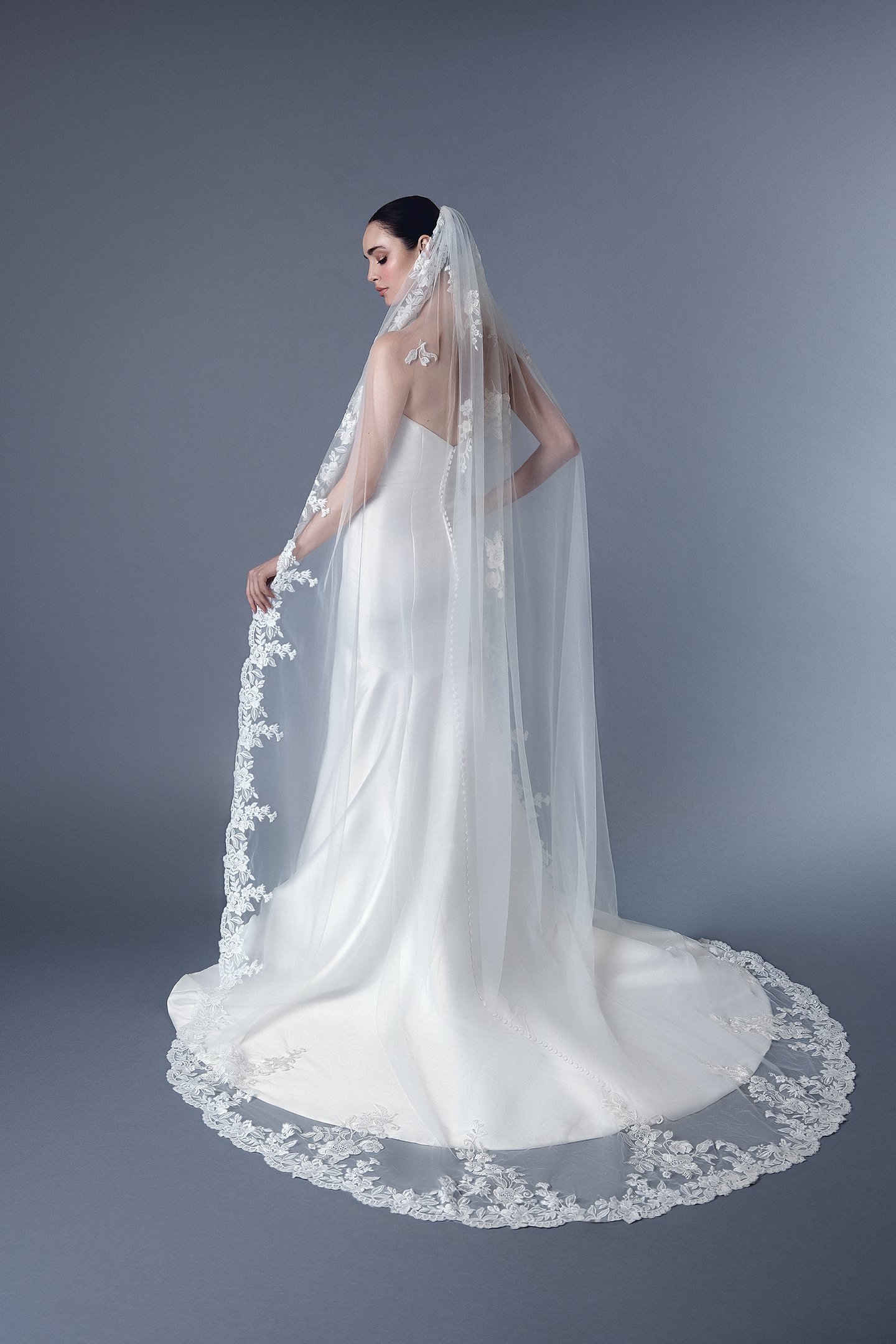 TG1053L110: Cathedral Length Veil with Scalloped Trim Lace Around