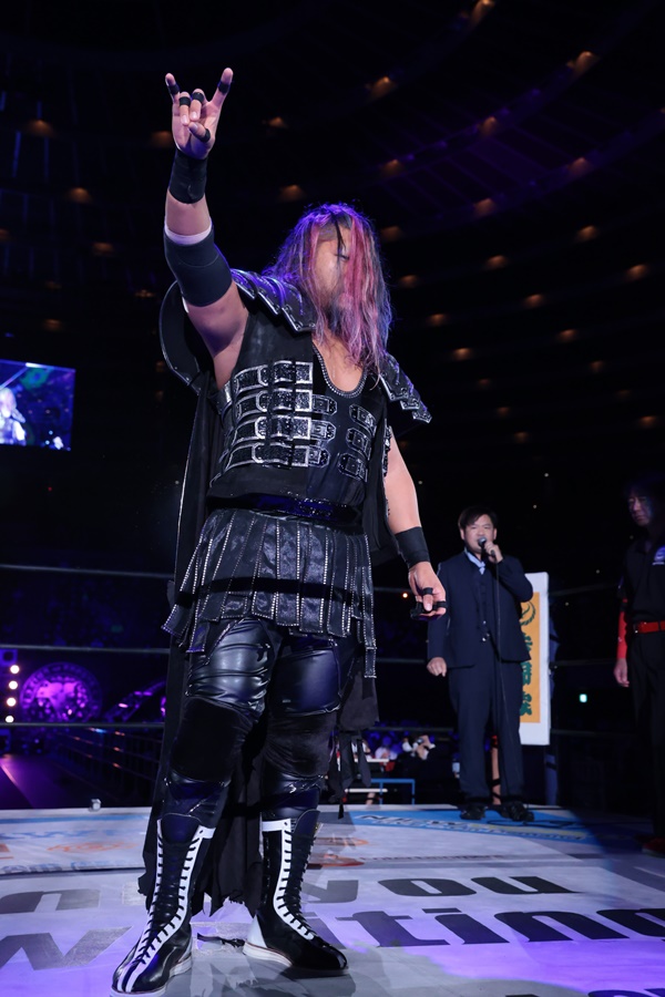 新日本】EVILが内藤から二冠強奪！！新たなパレハは“ディック東郷