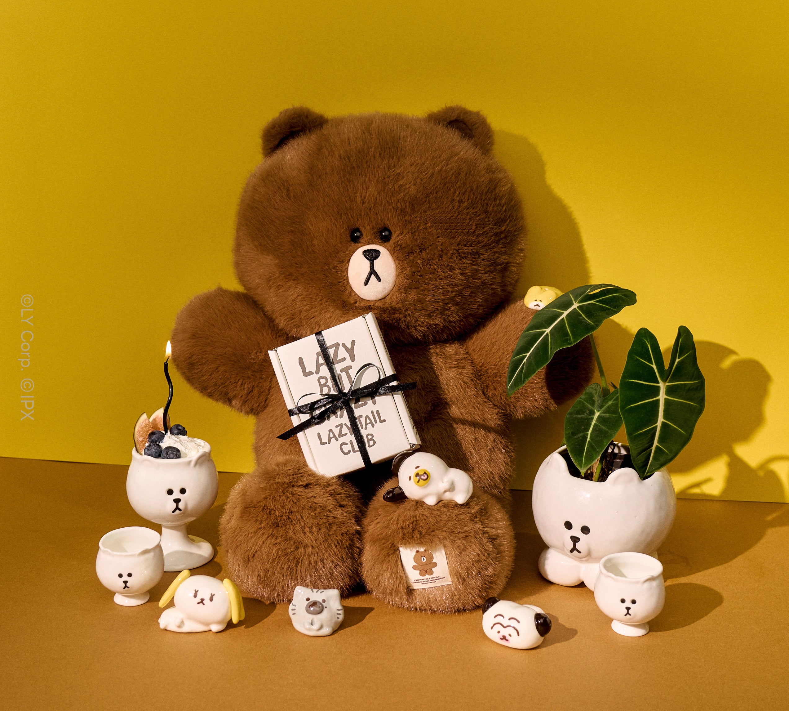 LINE FRIENDSのキャラクター「ブラウン」の15周年記念キャンペーンが