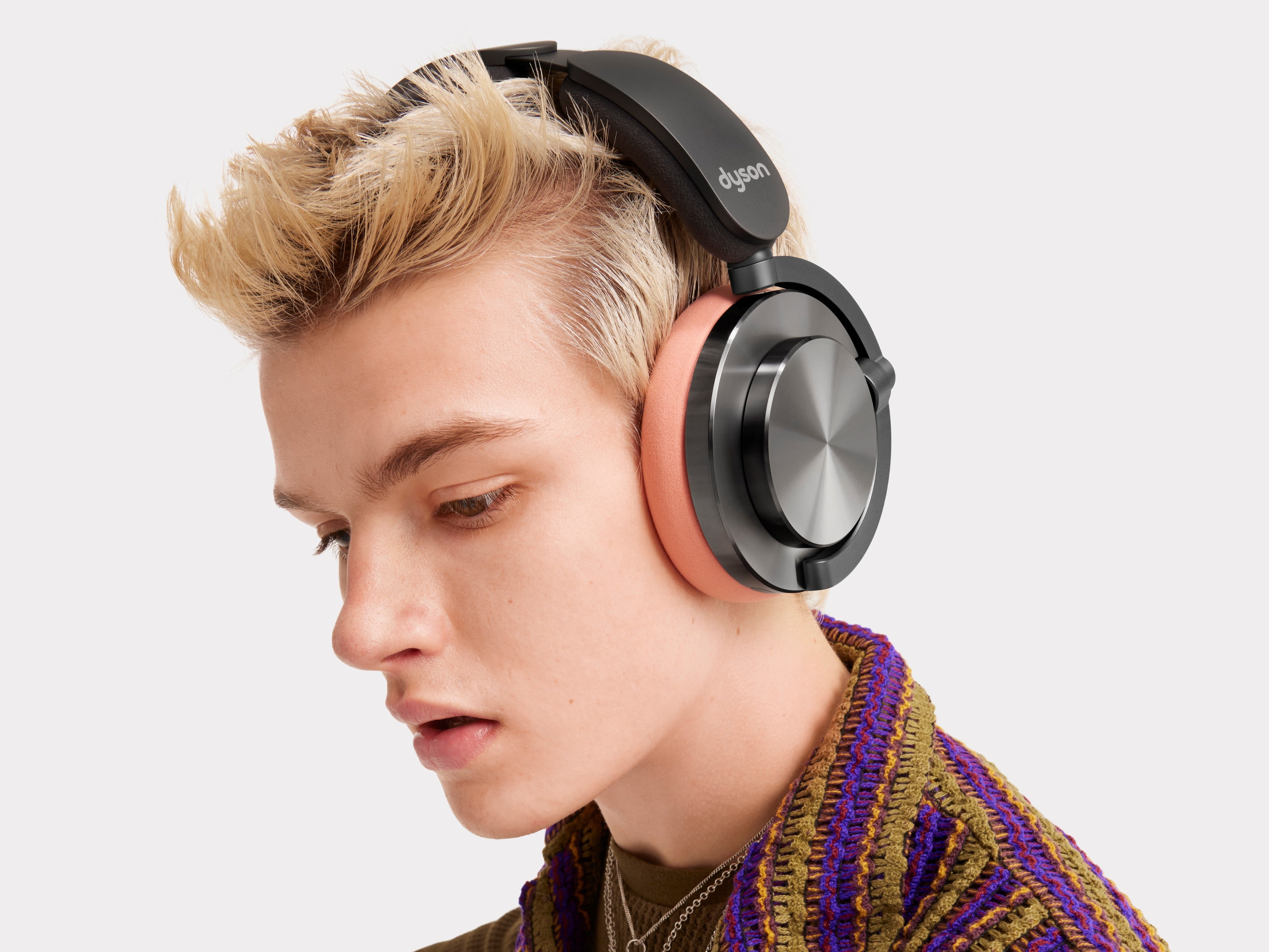 ダイソン、「Dyson OnTrac™ヘッドホン」の日本発売を発表。気分や