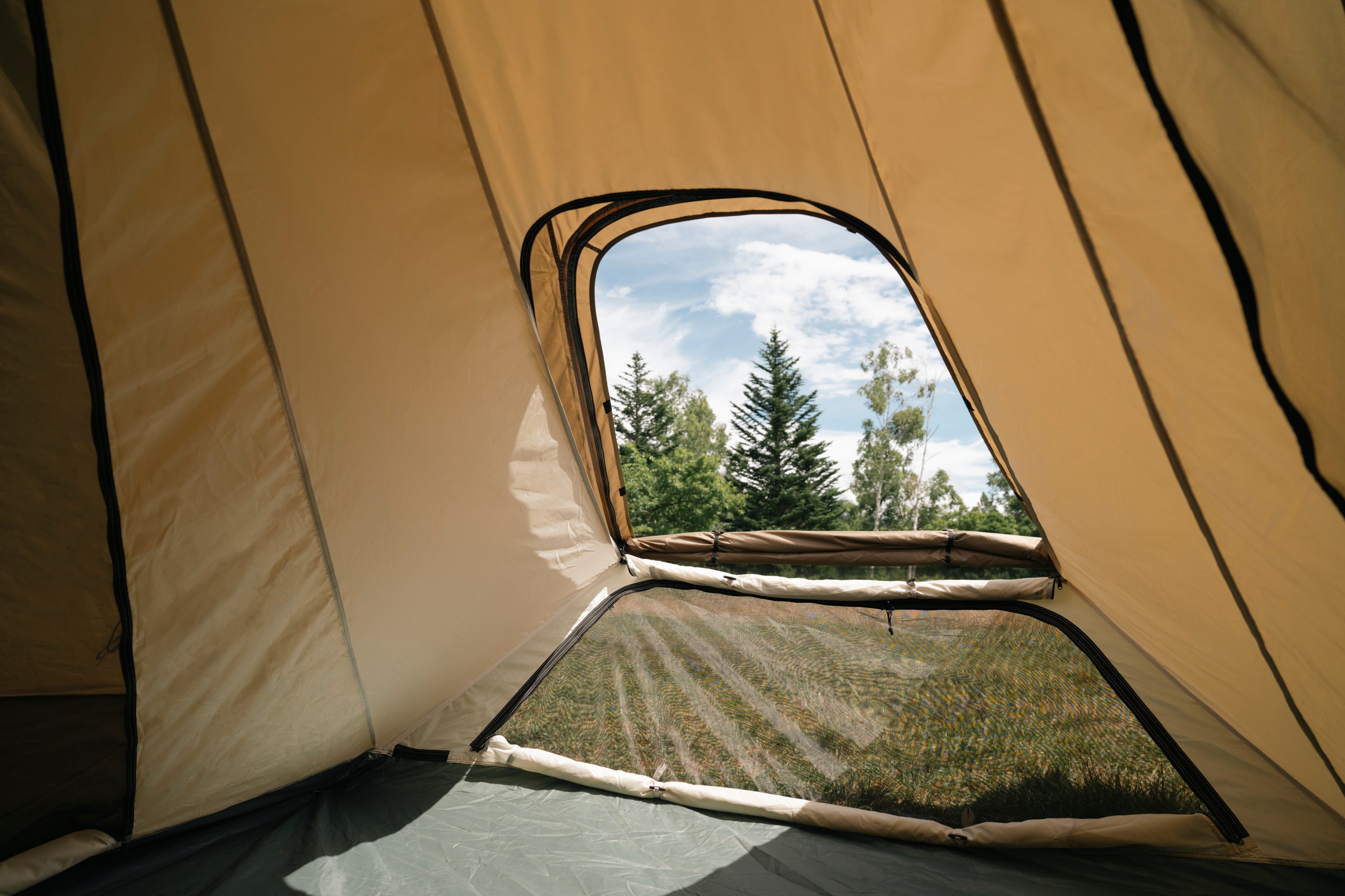 ほぼ日キャンププロジェクト「yozora」。はじまりのテント「kohaku」が