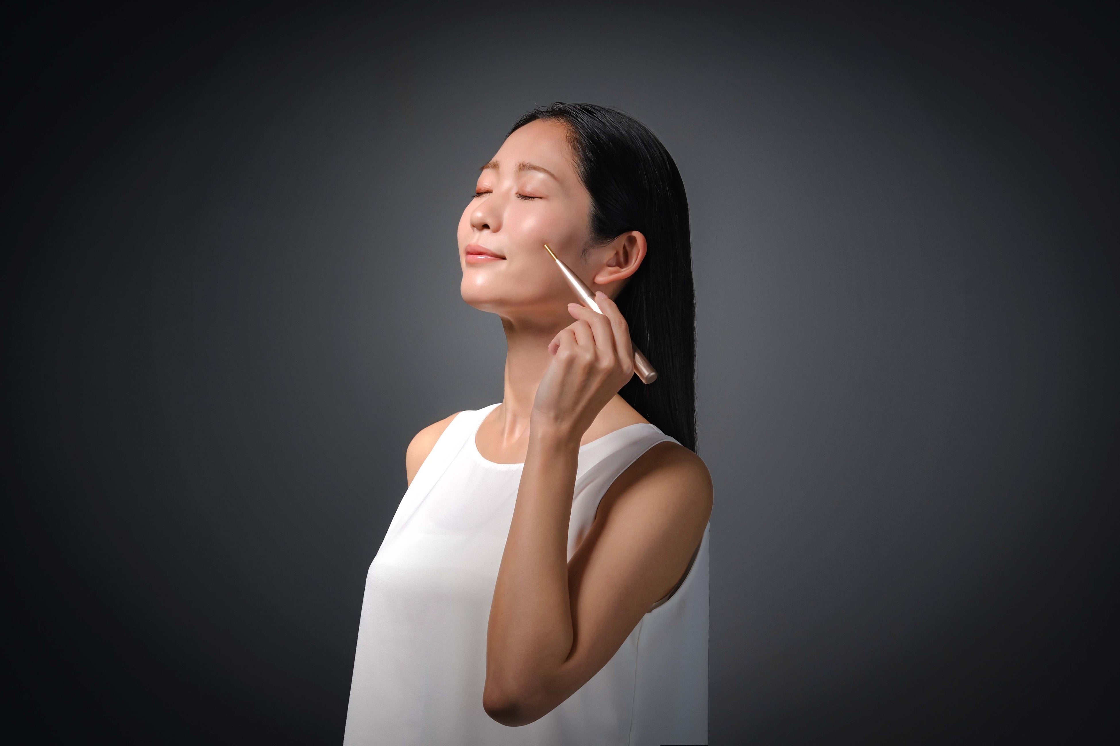 EMSで鍛えてあげる 健光浴(R)で美しく スティック型美容器「ファイテン