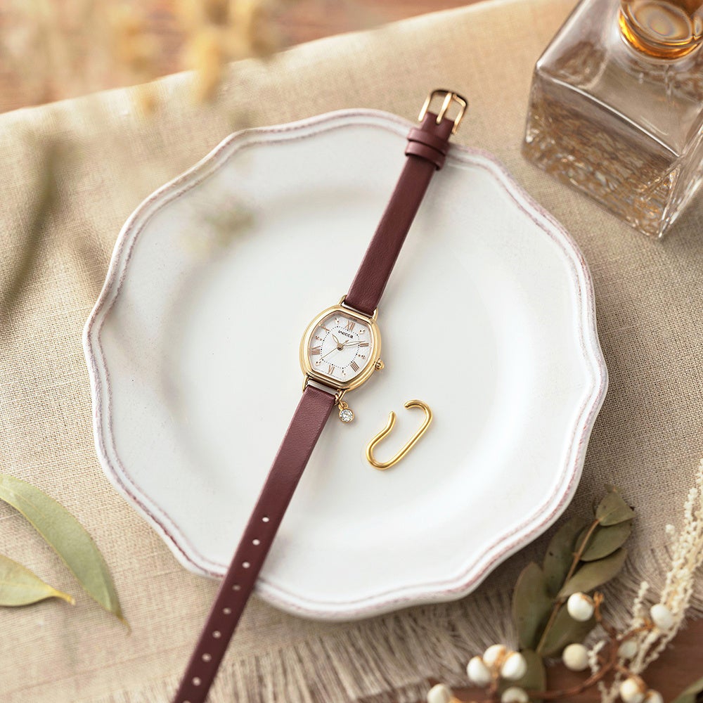 ウオッチブランド『wicca』から、イヤーカフをセットした限定モデルが