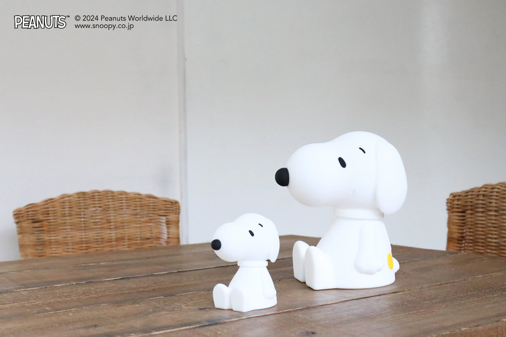 スヌーピーに着想を得た、シンプルで温かみのある手のひらサイズの