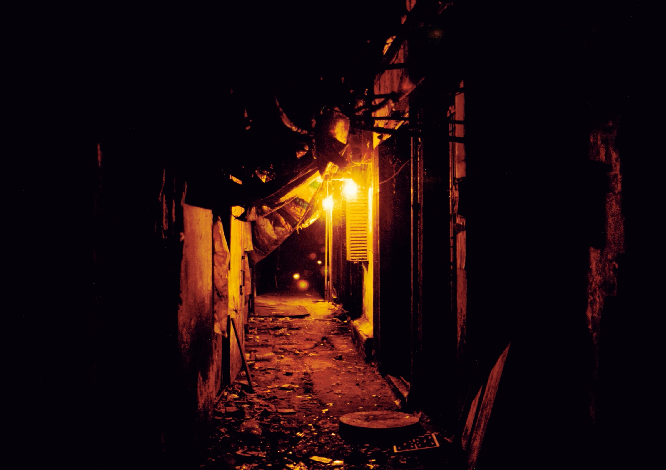 入手困難だった幻の写真集『最期の九龍城砦』が待望の復刊。かつて香港