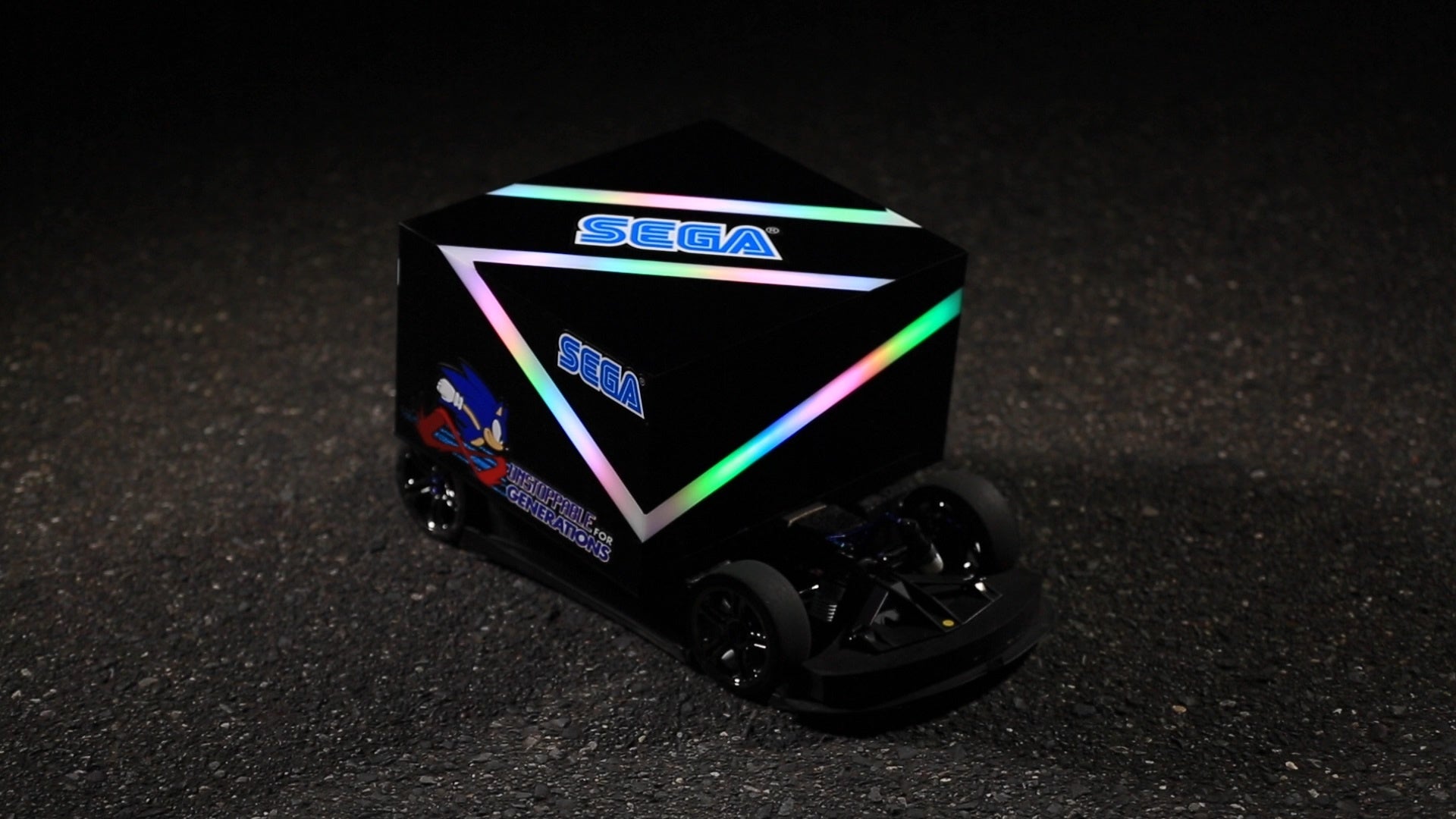 超高性能パソコンが超高速で走行！「セガ世界最速！？パソコン