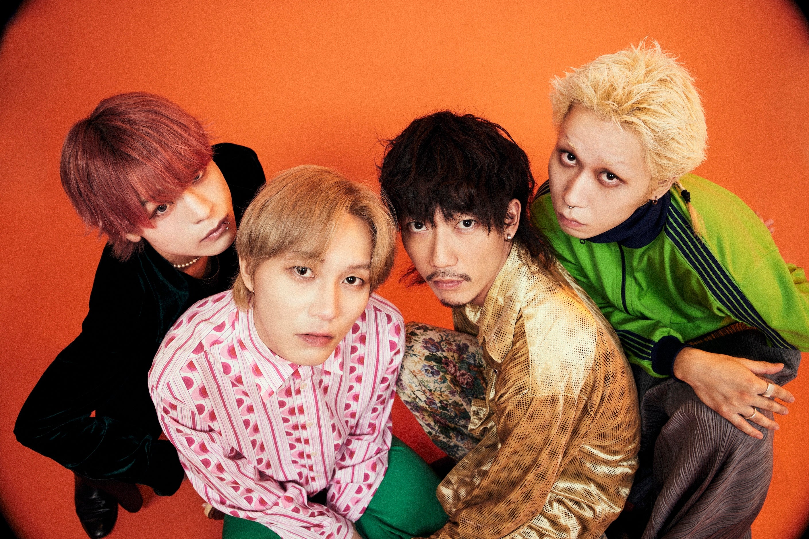 神戸、夜を彩るネオンロックバンド＜猫背のネイビーセゾン＞murffin