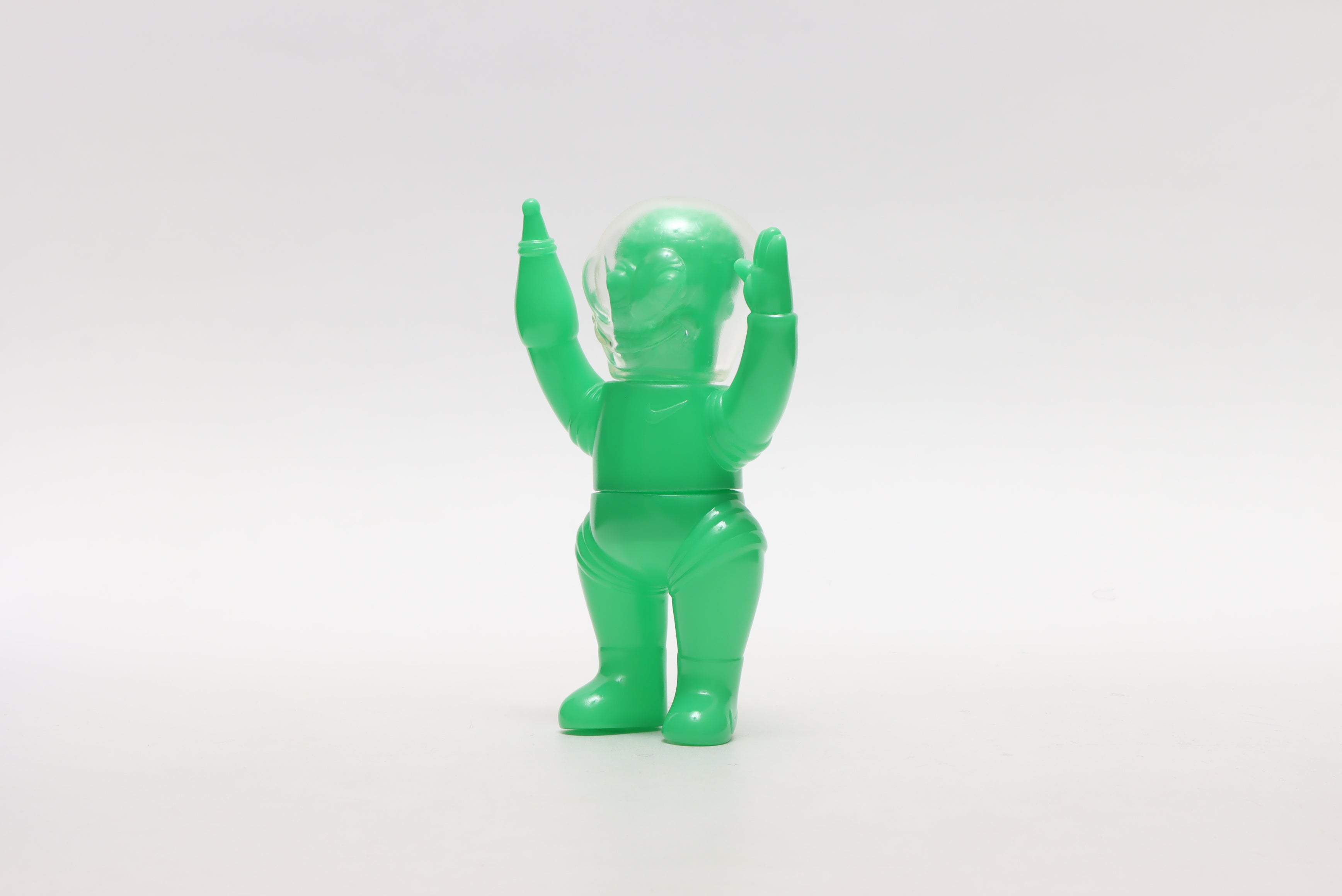 日本発祥のおもちゃソフビをモチーフにしたTERMINATORとw AIR MAX 1が