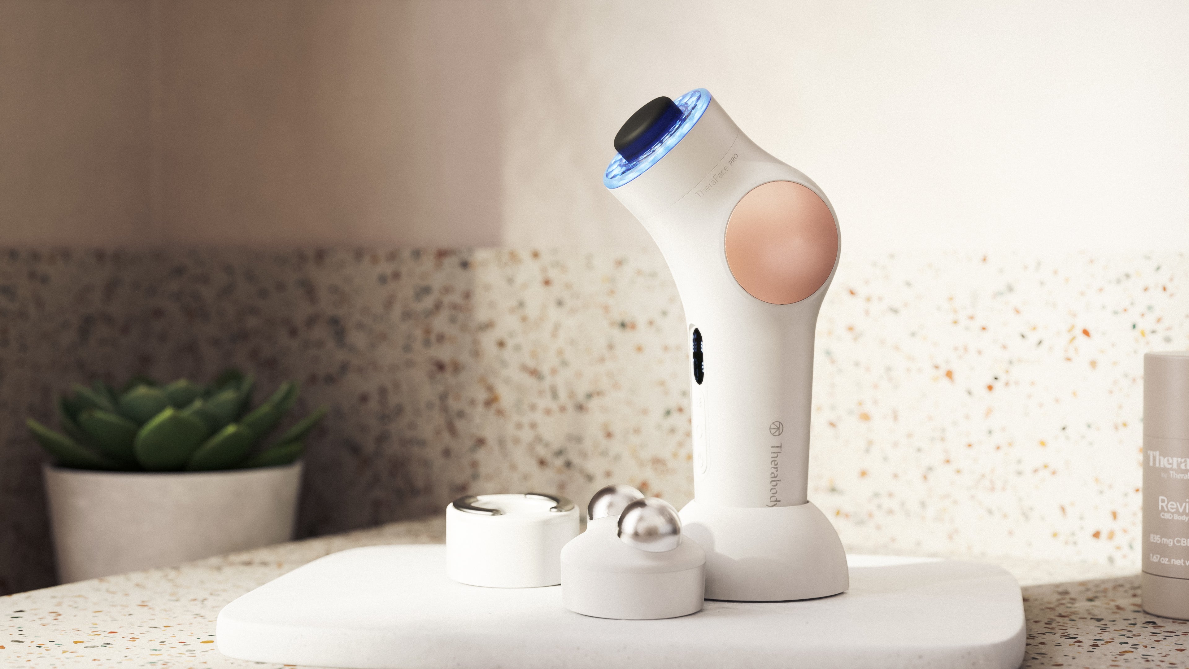 Therabody®がTheraFacePRO™を発表 | Theragody Japan株式会社のプレス