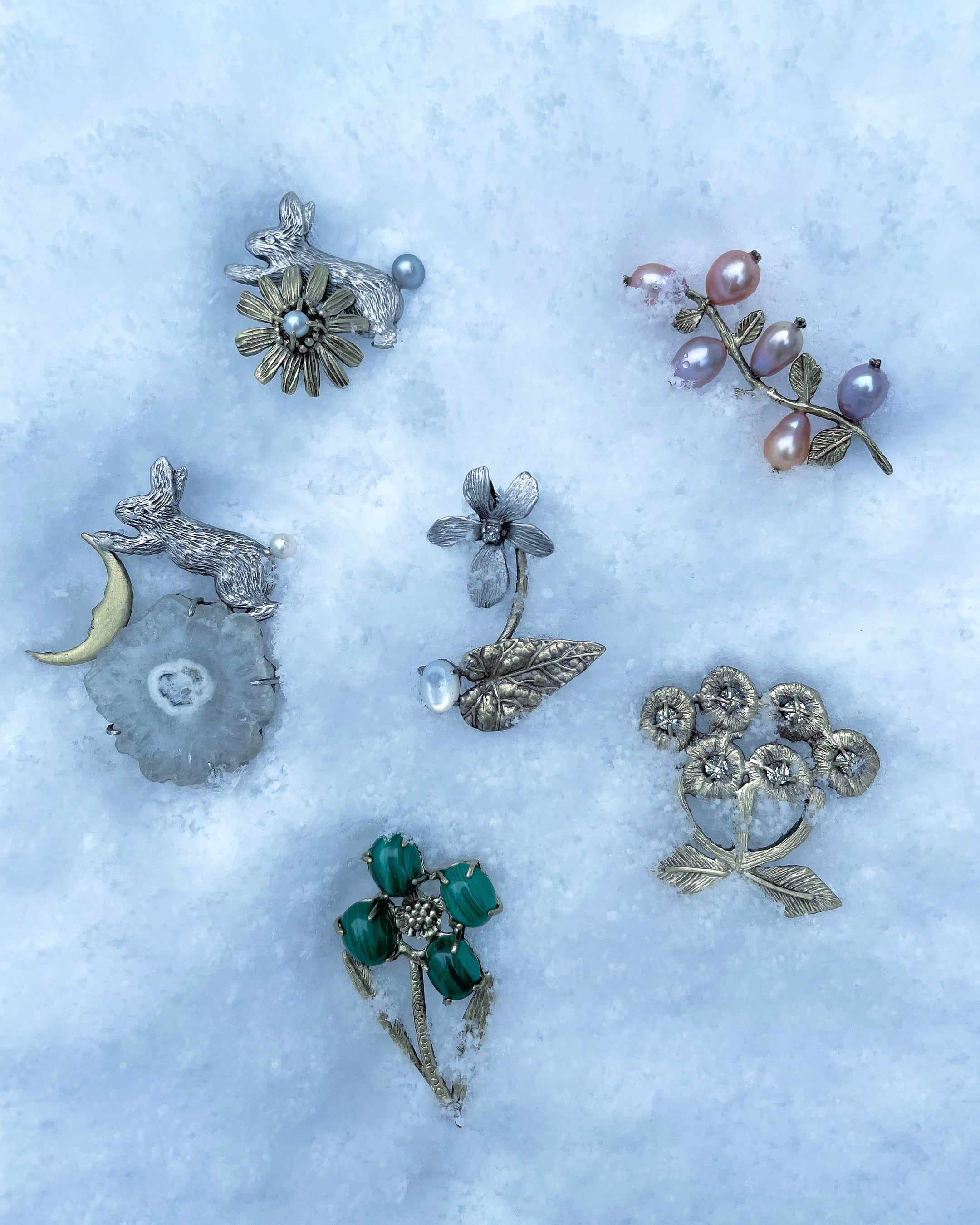 高島屋 ホワイトゴールドブローチ 流線型 デザイン 高島屋 ホワイト