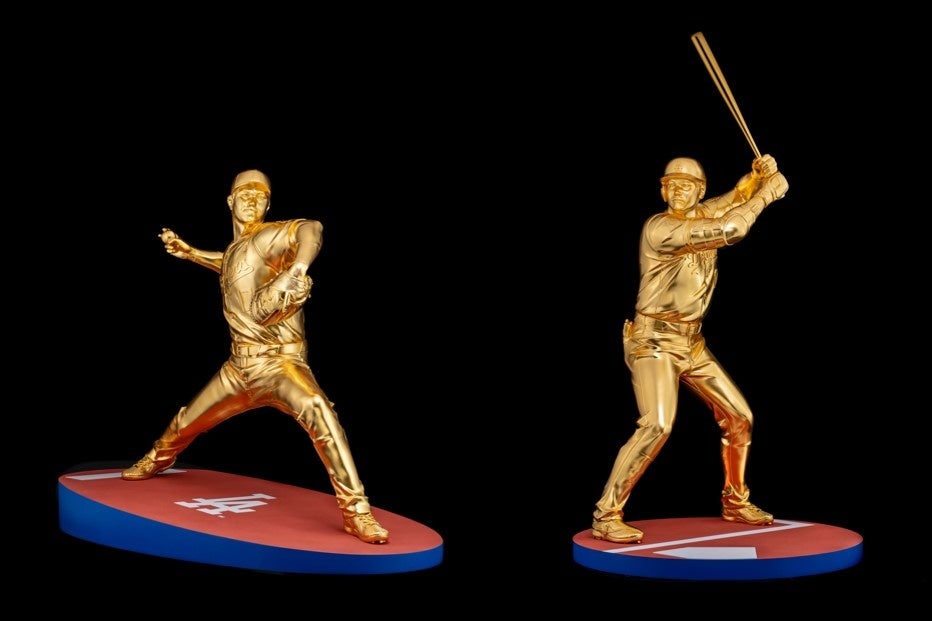 新宿高島屋】大谷翔平選手の等身大黄金像 二刀流が揃って初展示。二体