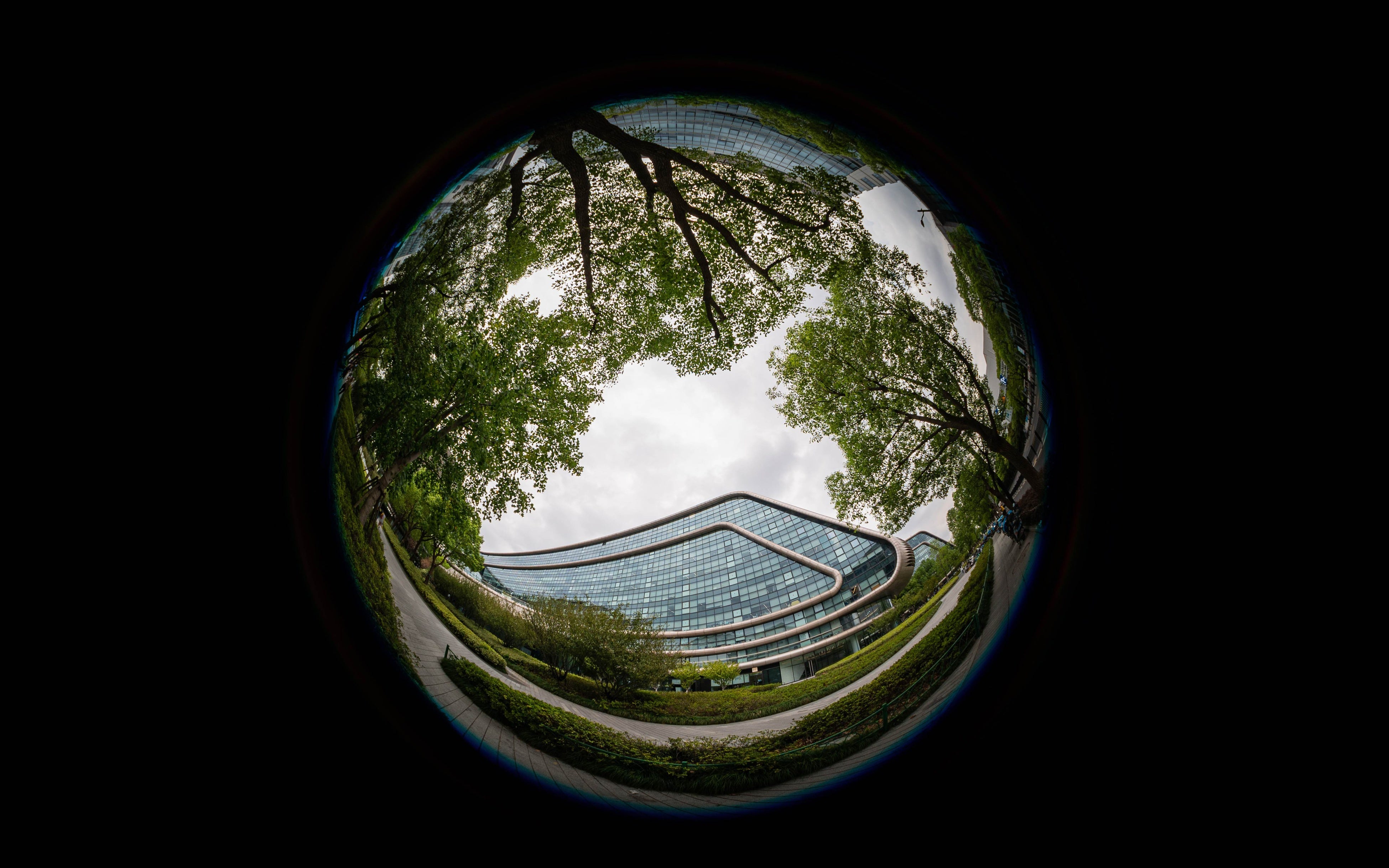 七工匠から225°超広角の魚眼レンズ「4mm F2.8」が登場！ドローンに