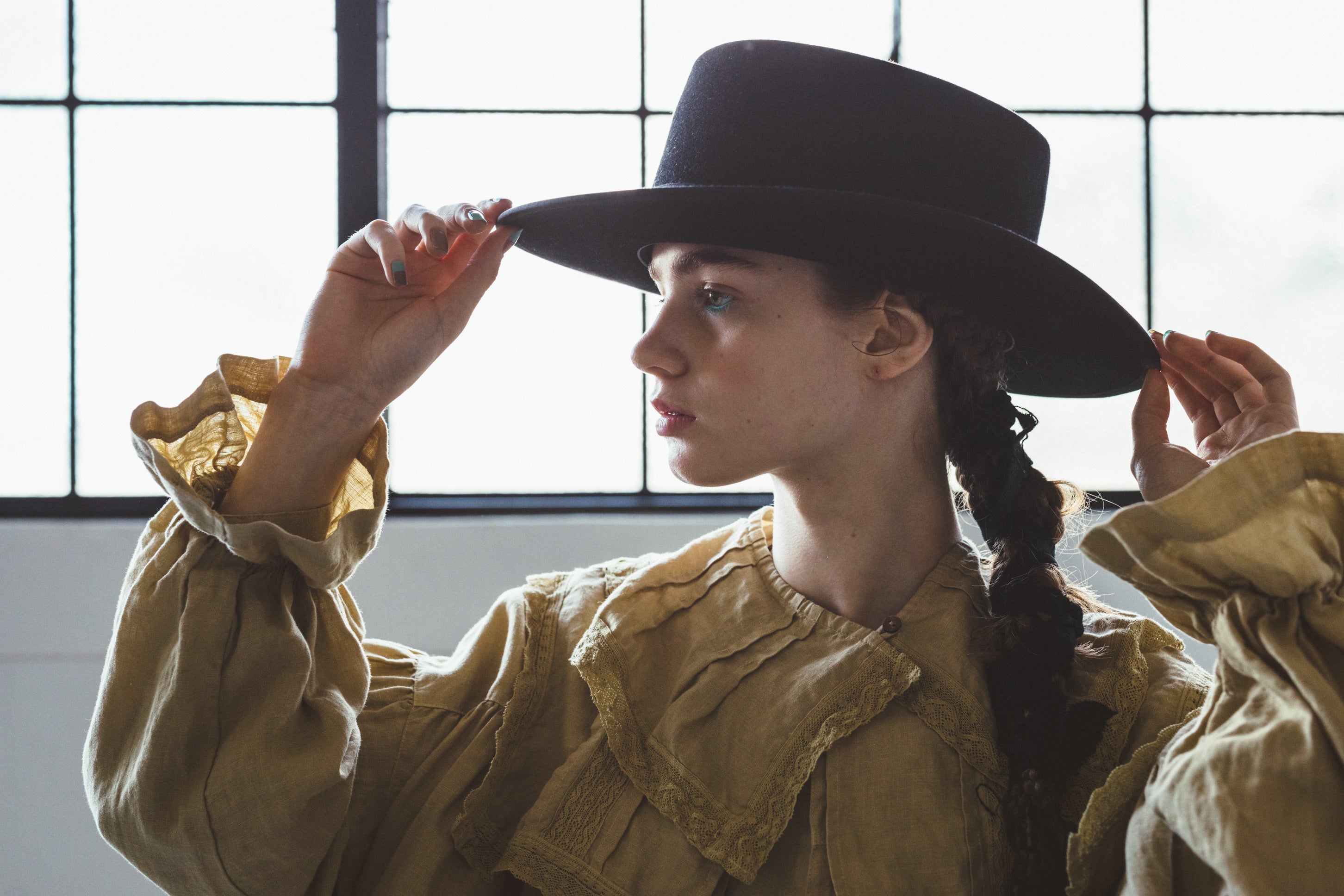 ネストローブの秋の新作は優しい色合いの天然染めアイテム。厳しい暑さ