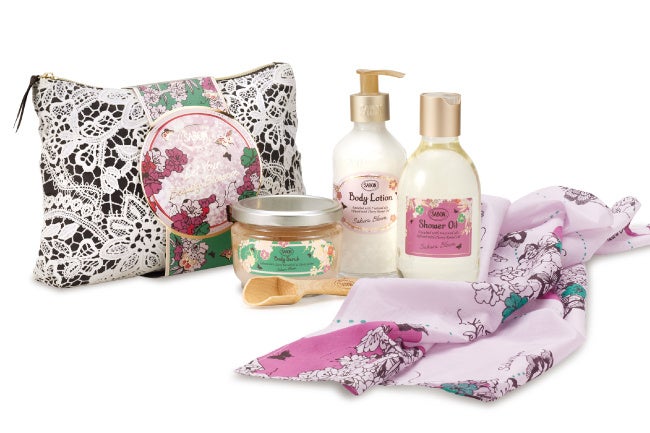 青空に透ける、桜色の香り。日本上陸15周年を記念した『サクラ