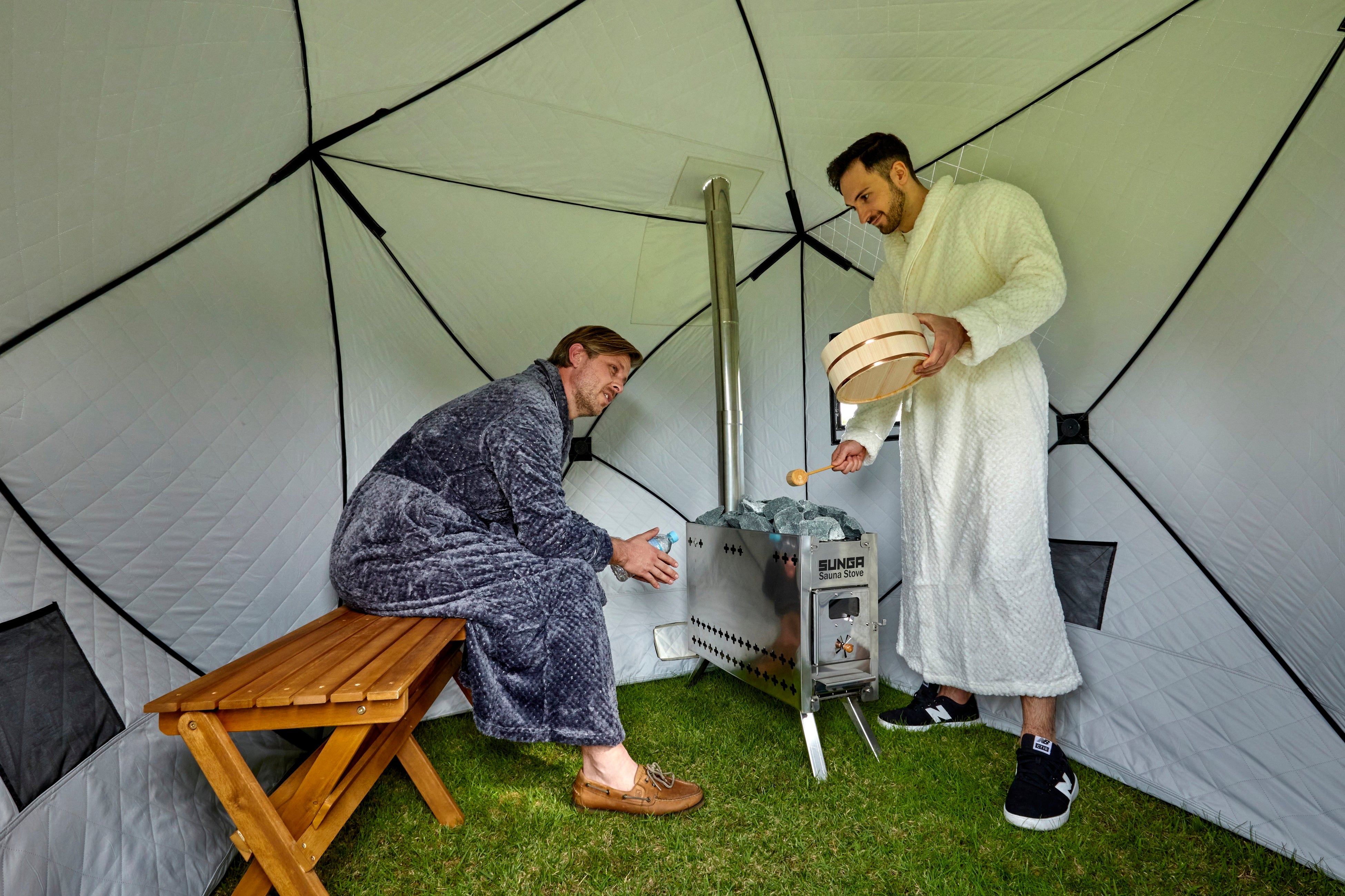 サウナー』も納得！本格的なロウリュを味わえるテントサウナ専用